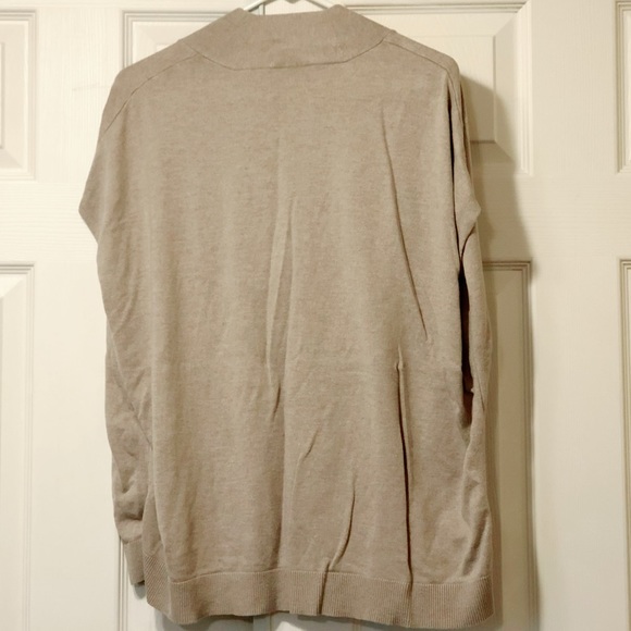 Sleeveless V Neck Top - Picture 3 of 4